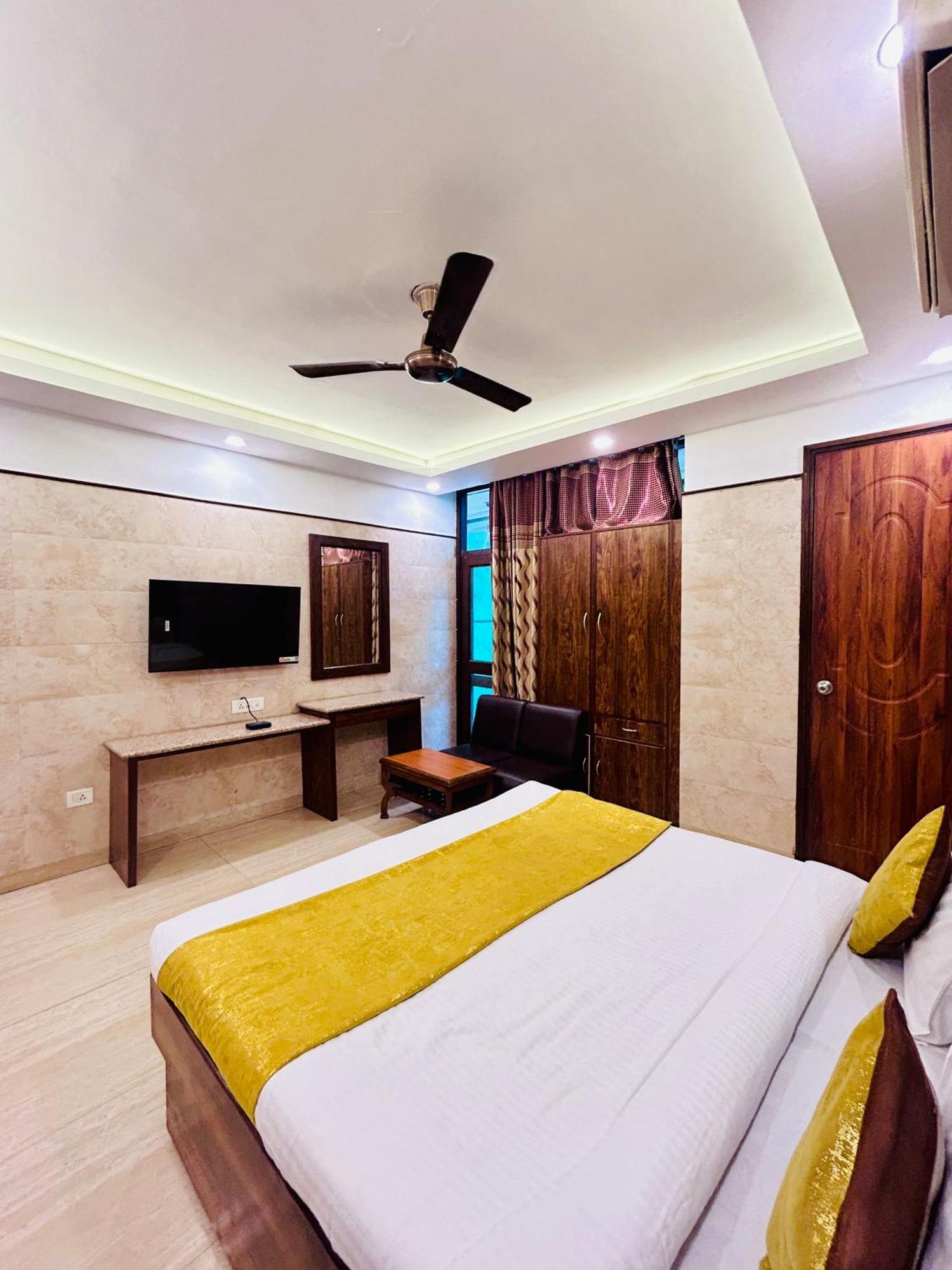 Satwah Just 10 Minute Away Form Nizamuddin Railway Station