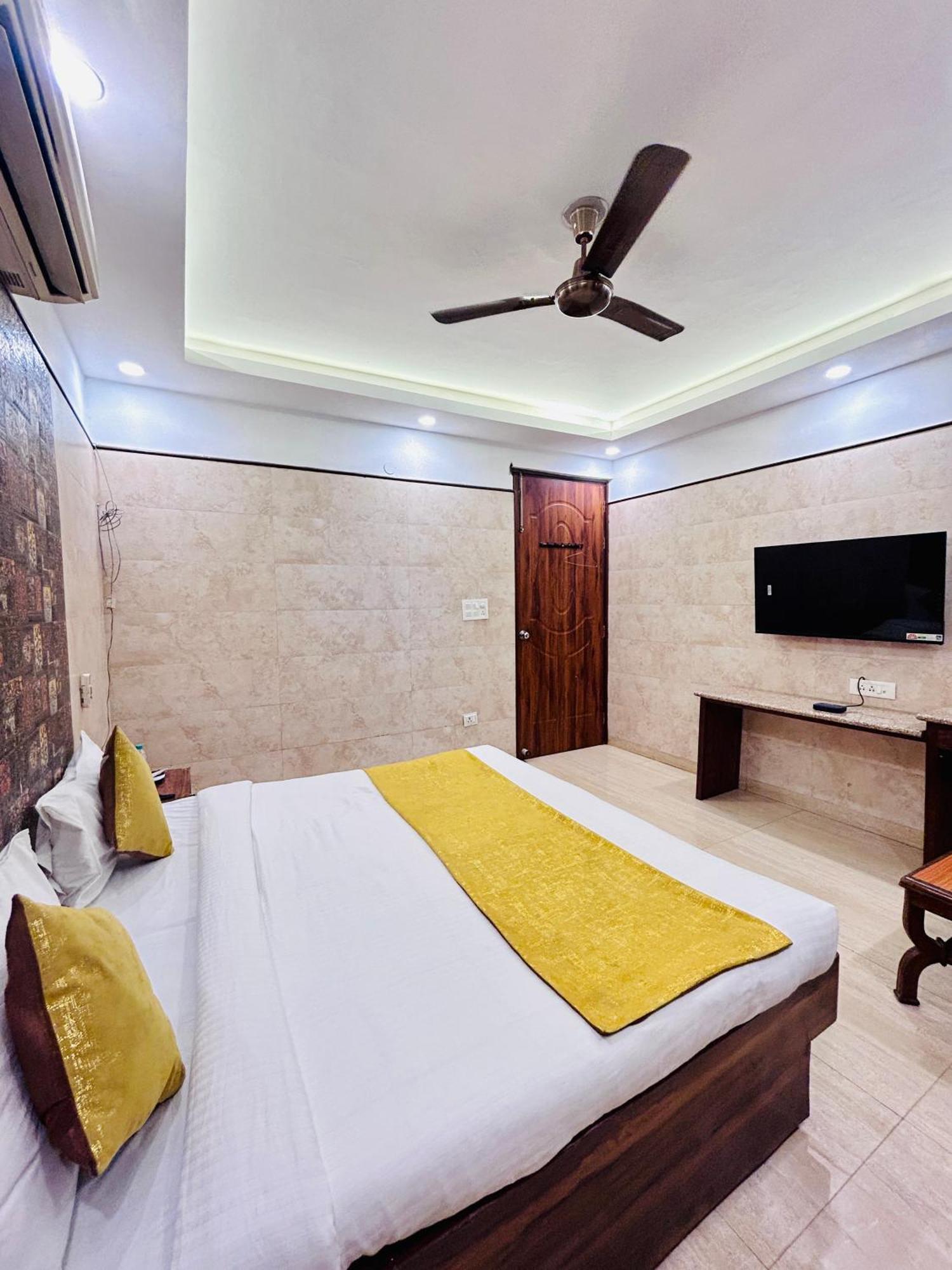 Satwah Just 10 Minute Away Form Nizamuddin Railway Station Hotel 4*