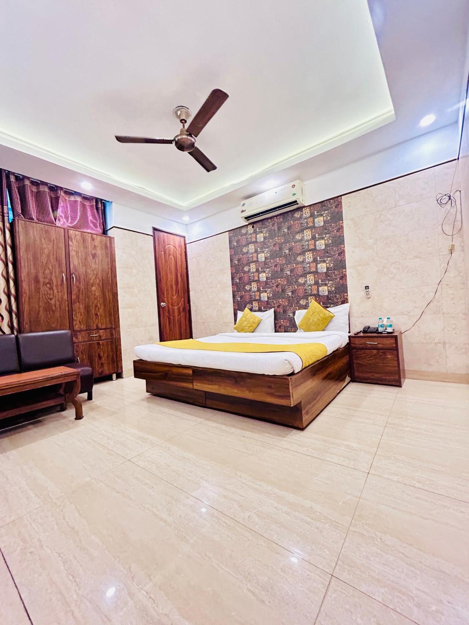 Hotel Satwah Just 10 Minute Away Form Nizamuddin Railway Station 4*
