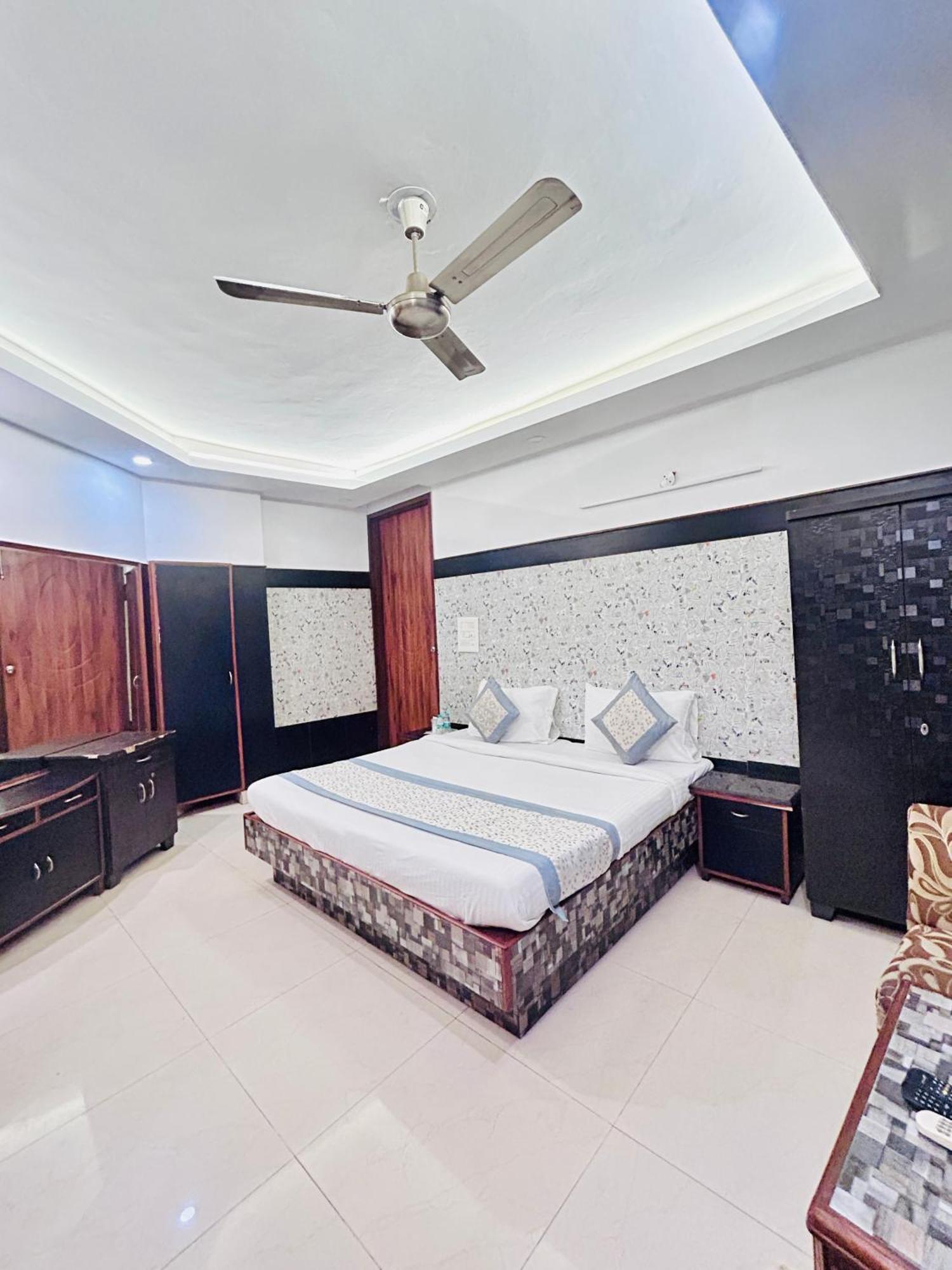 Satwah Just 10 Minute Away Form Nizamuddin Railway Station 4*