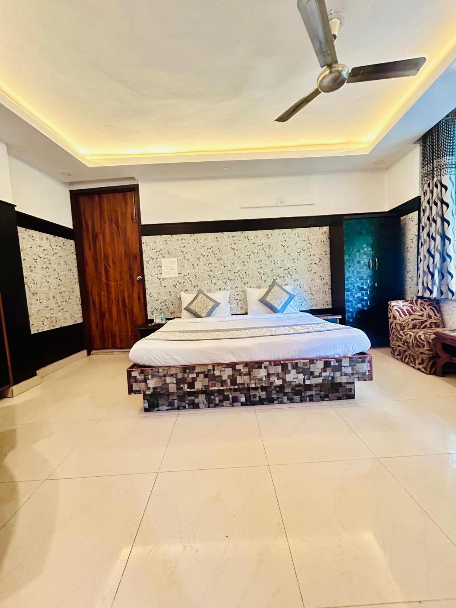 Hotel Satwah Just 10 Minute Away Form Nizamuddin Railway Station New Delhi