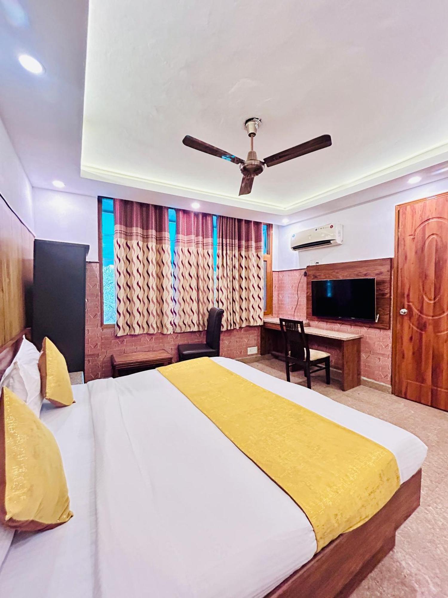 Satwah Just 10 Minute Away Form Nizamuddin Railway Station New Delhi