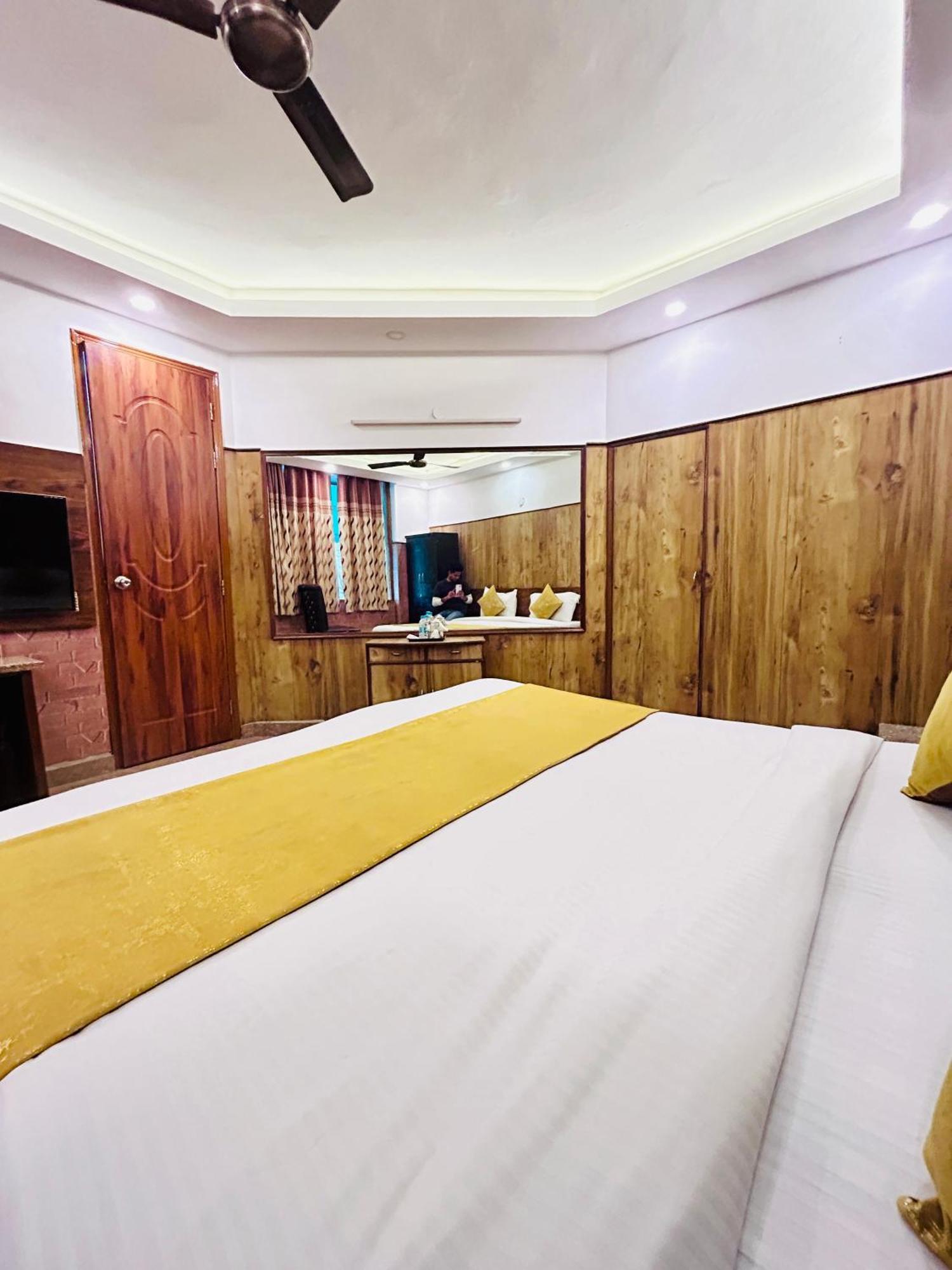 Satwah Just 10 Minute Away Form Nizamuddin Railway Station