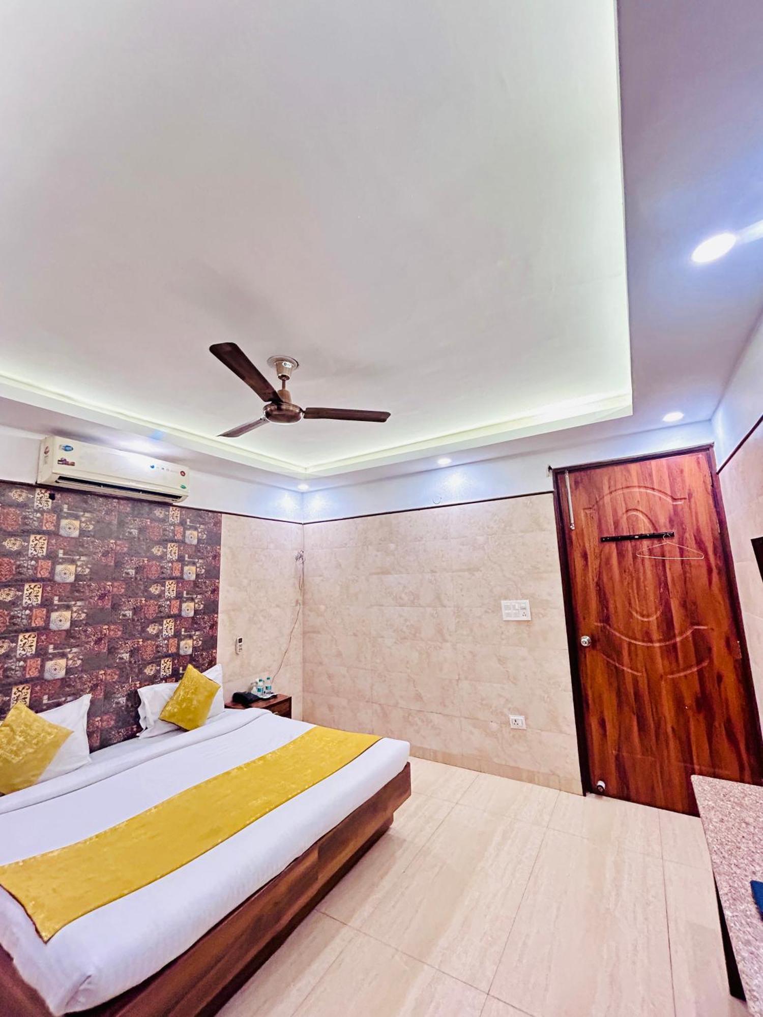 Satwah Just 10 Minute Away Form Nizamuddin Railway Station Hotel