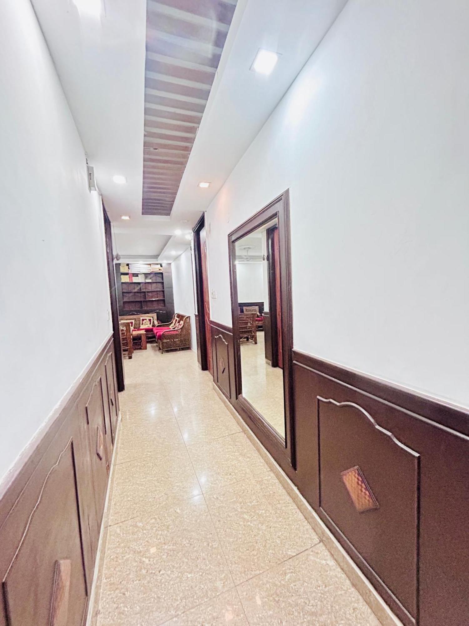 Satwah Just 10 Minute Away Form Nizamuddin Railway Station Hotel 4*