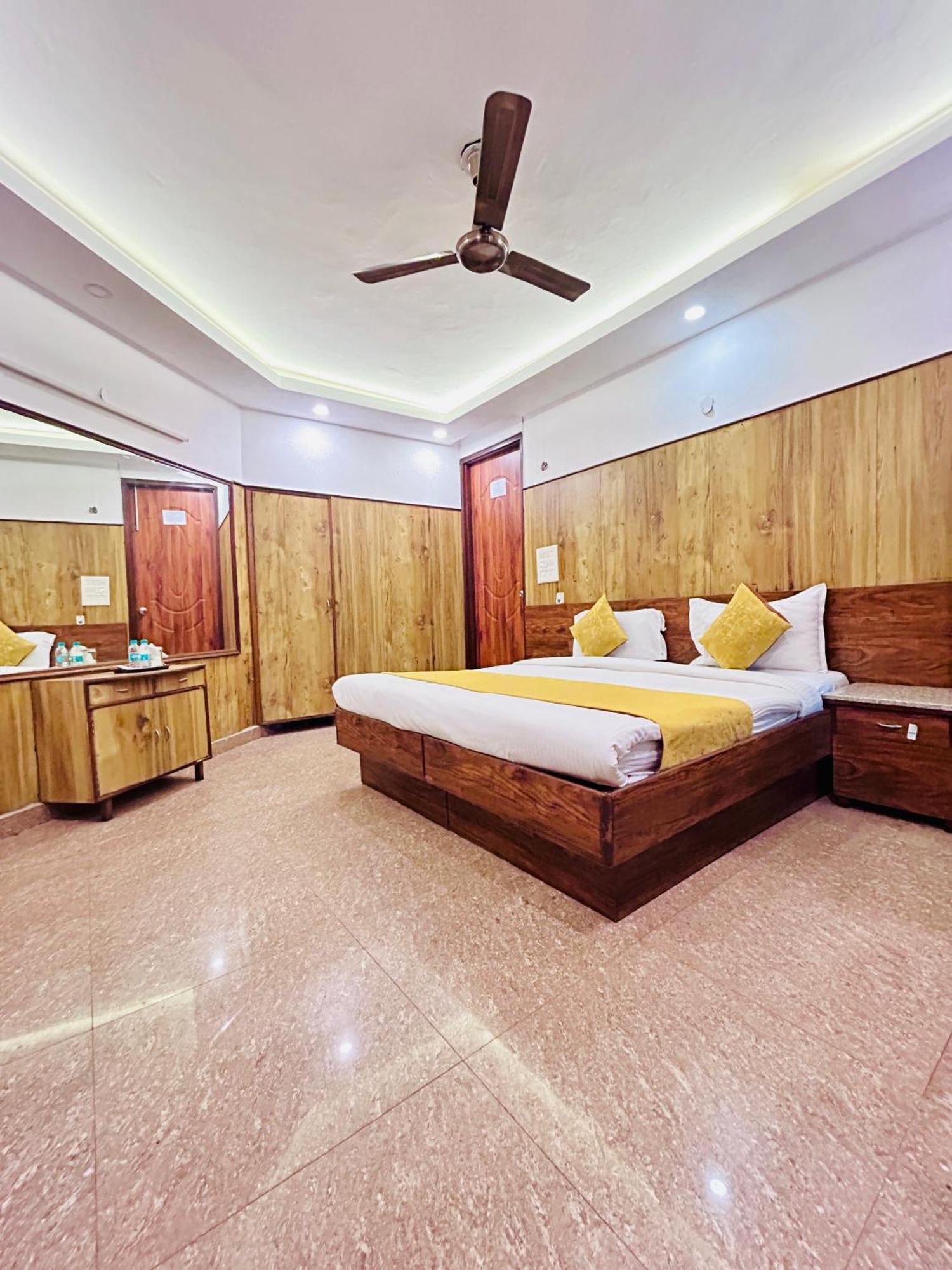 Hotel Satwah Just 10 Minute Away Form Nizamuddin Railway Station 4*